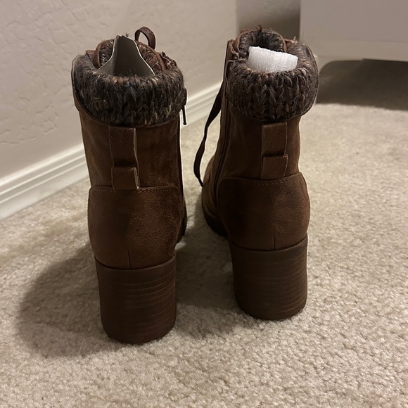 Carlos Santana Glinda Brown Lace-Up Chunky Sweater Ankle Boots 10 NIB - Picture 4 of 12